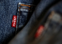 Levi Strauss vise une capitalisation de 5,64 milliards de dollars en milieu de fourchette