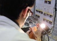 AlphaValue réduit sa cible sur Essilor