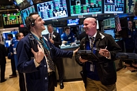 Des traders souriants