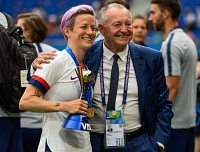 Jean-Michel Aulas et Megan Rapinoe après la finale de la CDM 2019