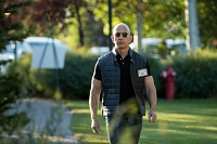 Jeff Bezos, un des nombreux adeptes de la veste sans manches