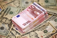 L'euro grimpe à un sommet depuis mai 2018 face au dollar