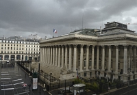 La Bourse de Paris cède une bonne partie des gains accumulés mardi et mercredi