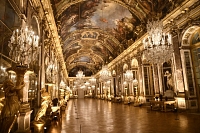 La galerie des Glaces de Versailles a été réalisée par Saint Gobain
