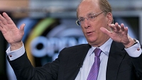 Larry Fink incite les entreprises à la modération sur les rachats d'actions