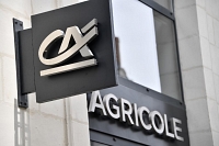 Credit Agricole SA : Visé par une enquête de la Commission européenne, Crédit Agricole creuse ses pertes en Bourse