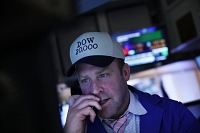 Le Dow Jones a réussi à tenir son record absolu en clôture hier.