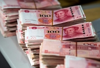 Le yuan a fortement reculé face au dollar