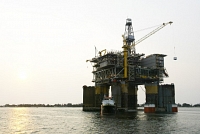 Les cours du pétrole ont nettement rebondi mercredi