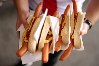 Parkings déserts, indice "carton", ventes de slips ou de hot dogs... Ces indicateurs alternatifs mais pas si anodins des tendances économiques