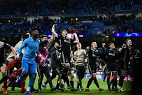 Les joueurs de l'Ajax célèbrent la qualification avec leurs supporters