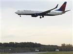 Delta sort du rouge grâce à la baisse des coûts du carburant