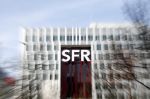 Bouygues améliore son offre sur SFR, fait entrer des partenaires