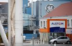 Montebourg veut du temps pour examiner les deux offres sur Alstom