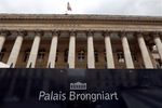 Les Bourses européennes en nette baisse à la mi-séance