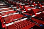 Auchan reprend 30 magasins cédés par Casino à Paris