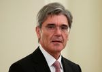 Le patron de Siemens marque des points dans la défaite