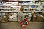 Auchan, plombé en France, vigilant sur la Russie
