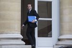Macron défend à nouveau les droits de vote doubles chez Renault