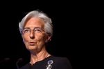 Marché : Restructurer la dette grecque serait suffisant, dit Lagarde