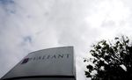 Valeant, mis en cause par un fonds, plonge à Wall Street