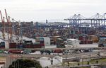 Athènes reporte le dépôt des offres pour le port du Pirée