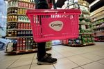 S&P menace de dégrader la dette de Casino à 
