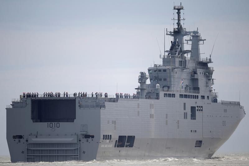 Le premier des deux Mistral vendus par Paris remis à l'Egypte