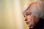 La Fed maintient sa politique, prévoit deux hausses en 2016