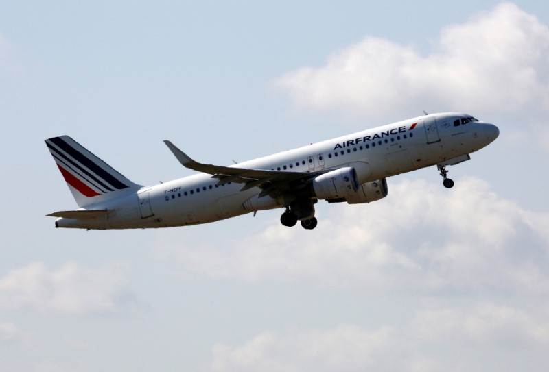 Attentats et grèves plombent les réservations d'Air France