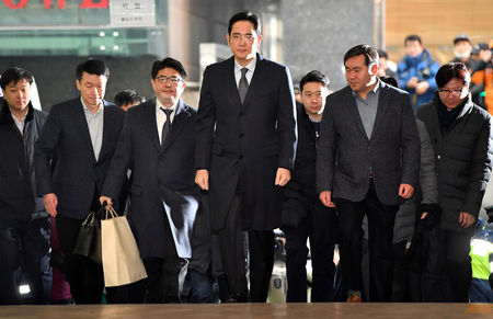 Trafic d'influence: le patron de Samsung entendu à Séoul