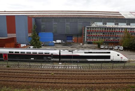 La SNCF achètera les 15 TGV commandés pour sauver Alstom Belfort