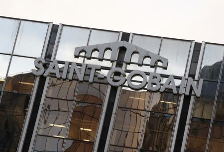 Saint-Gobain confiant pour 2017 malgré la hausse des coûts