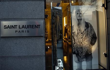 Plaintes contre des pub Saint Laurent jugées dégradantes