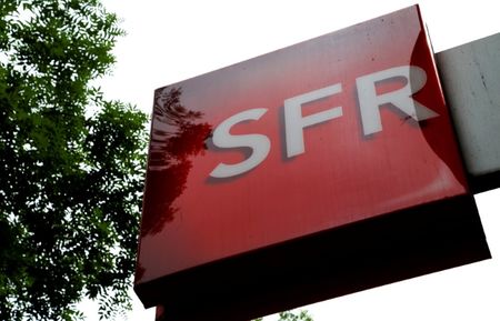 SFR renoue avec la croissance au 4e trimestre, prudent pour 2017