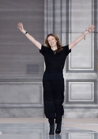 Clare Waight Keller nommée directrice artistique de Givenchy