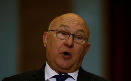 Conditions d'une vente des 5% de l'Etat dans Renault pas réunies, dit Sapin