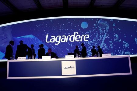 Lagardère dément chercher un partenaire pour les boutiques Relay