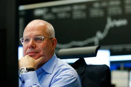 Les actions et la livre hésitantes pour le jour J du Brexit
