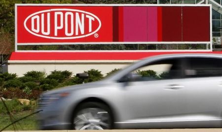 DuPont retire 1,6 milliard de dollars d'un échange d'actifs avec FMC