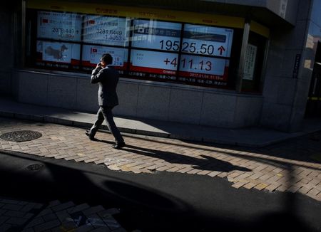 Tokyo : Le Nikkei à Tokyo finit en hausse de 0,71%