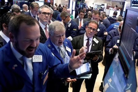 Wall Street ouvre en hausse, soutenue par les indicateurs