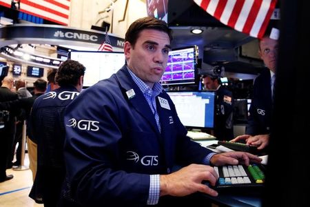Wall Street en léger repli avec Apple et avant la Fed