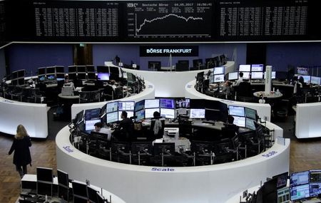Les Bourses européennes poursuivent leur hausse, Wall St hésite