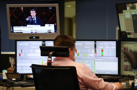 Prises de bénéfices en Europe après la victoire de Macron