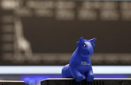 Prises de bénéfices après l'élection sans surprise de Macron
