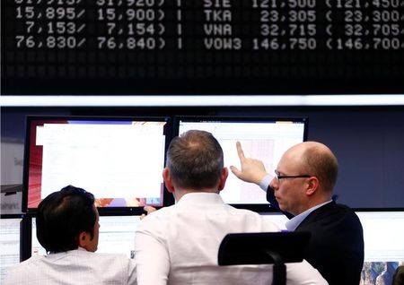 Actions et dollar reculent, l'aversion au risque est de retour