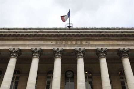 Les Bourses européennes hésitent, l'euro à plus de 1,12 dollar