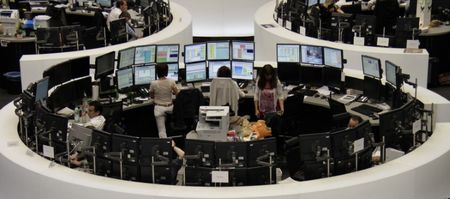 Les Bourses européennes en hausse, la livre sterling fragile