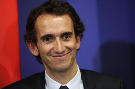 Le PDG de Fnac Darty dédaigne les spéculations sur son départ